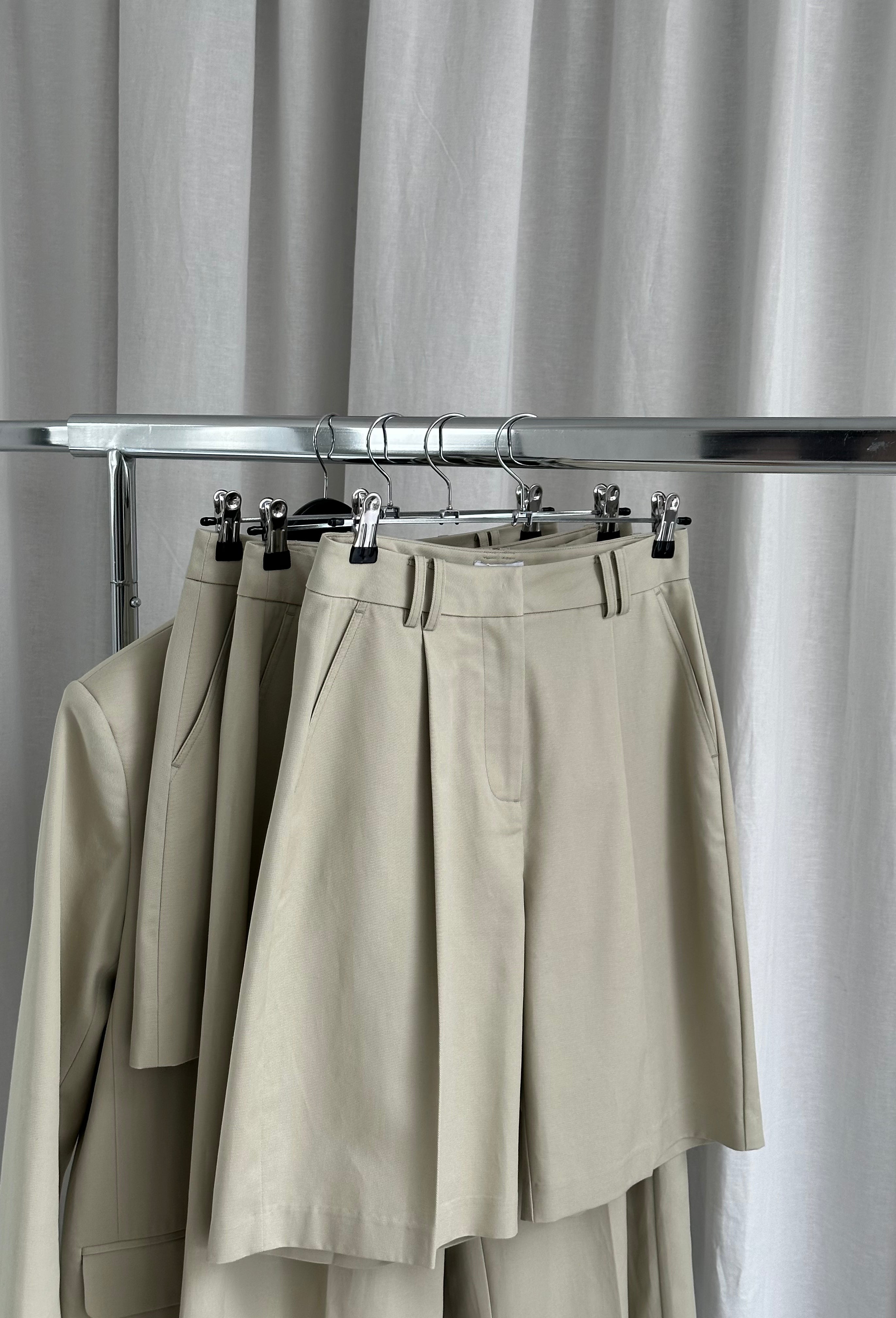 ROWE SHORTS | light olive