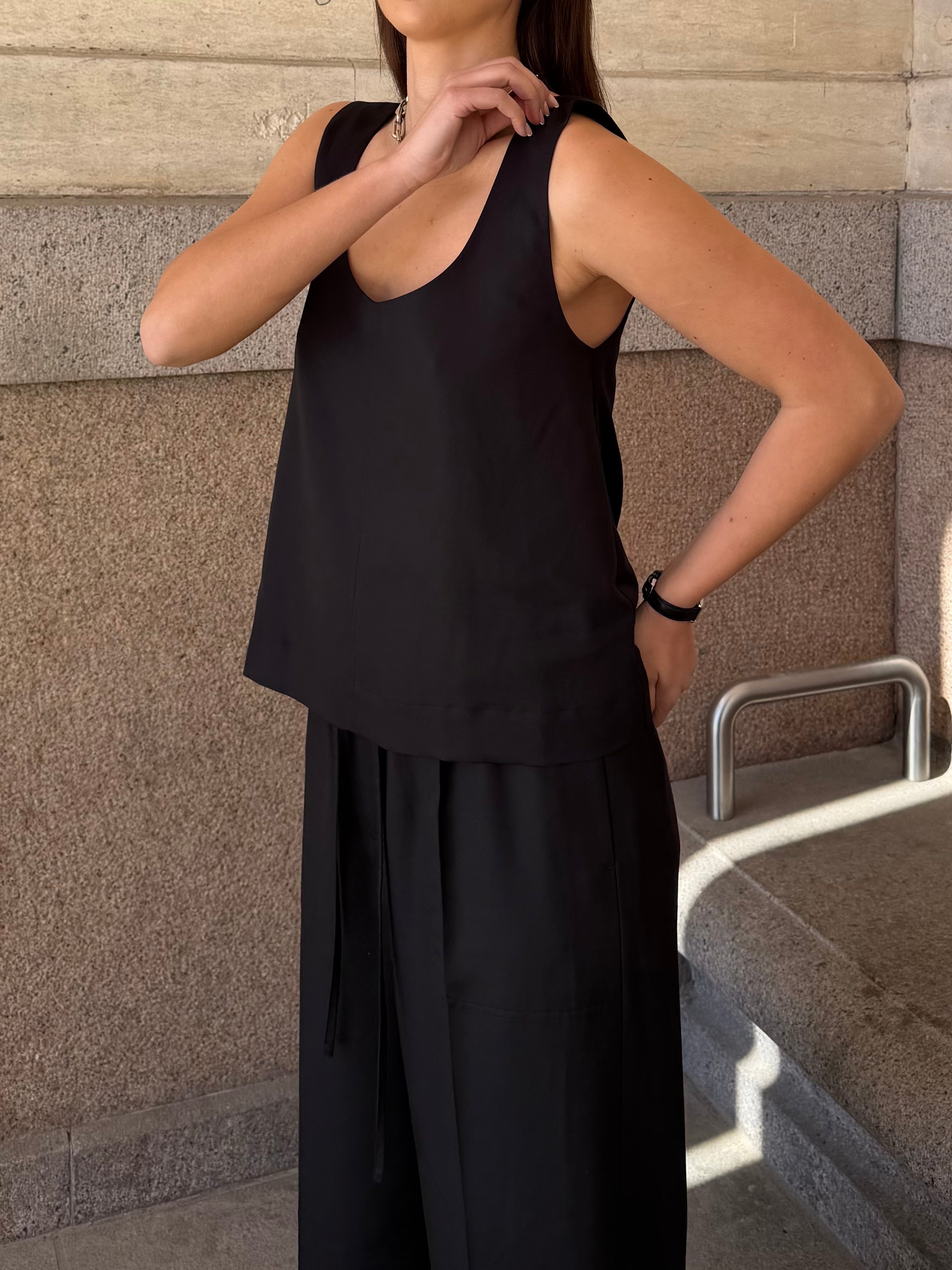 DEIA TOP | black