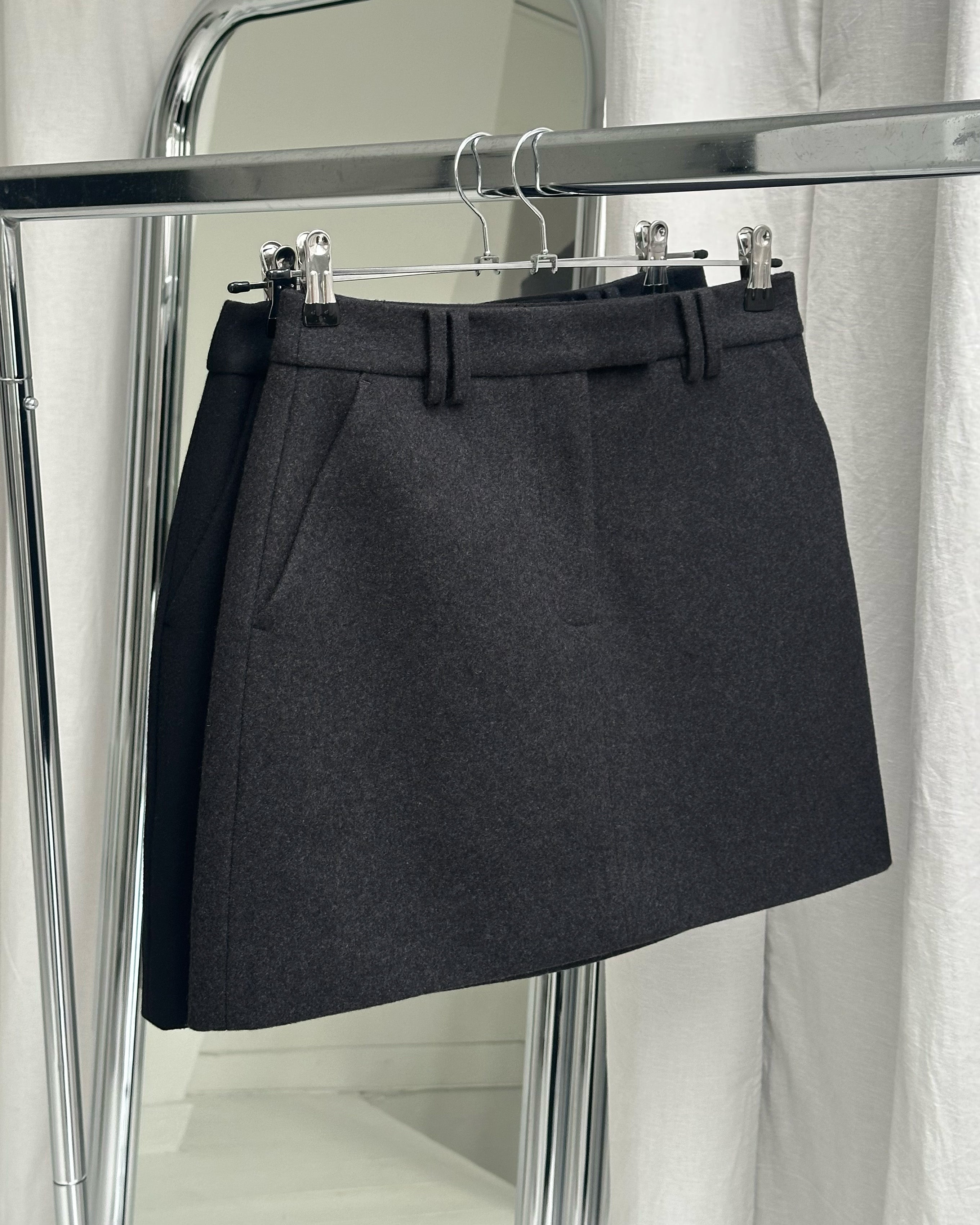 LUA WOOL MINI SKIRT | black