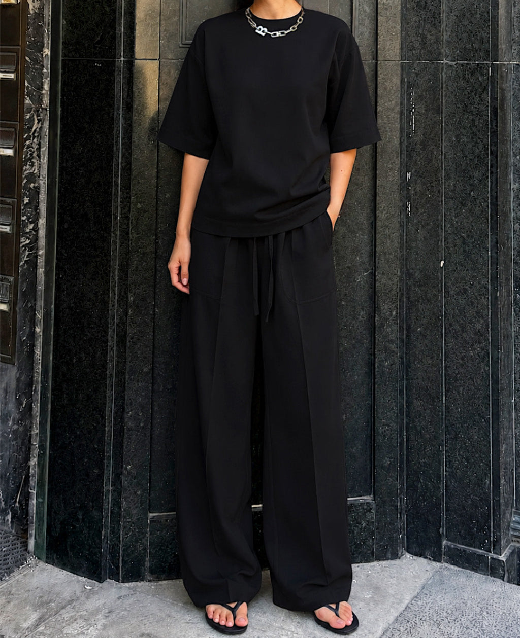 DEIA TEE | black