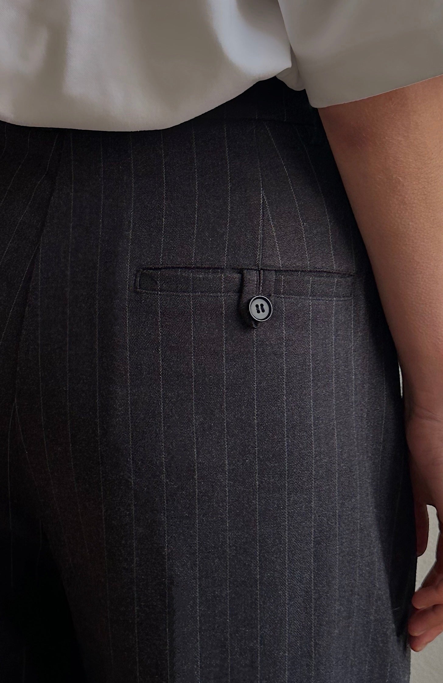MAEVE PANTS | pin striped dark grey