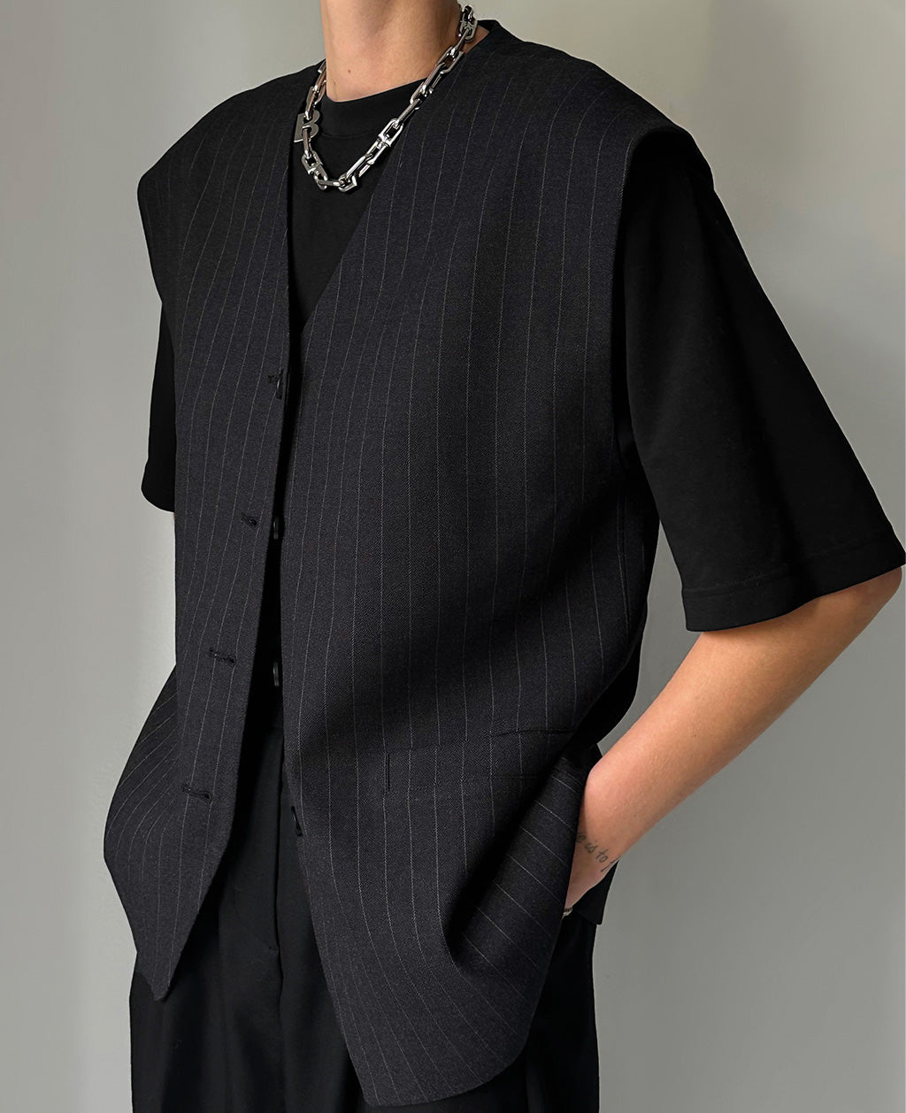 MAEVE VEST | striped dark grey