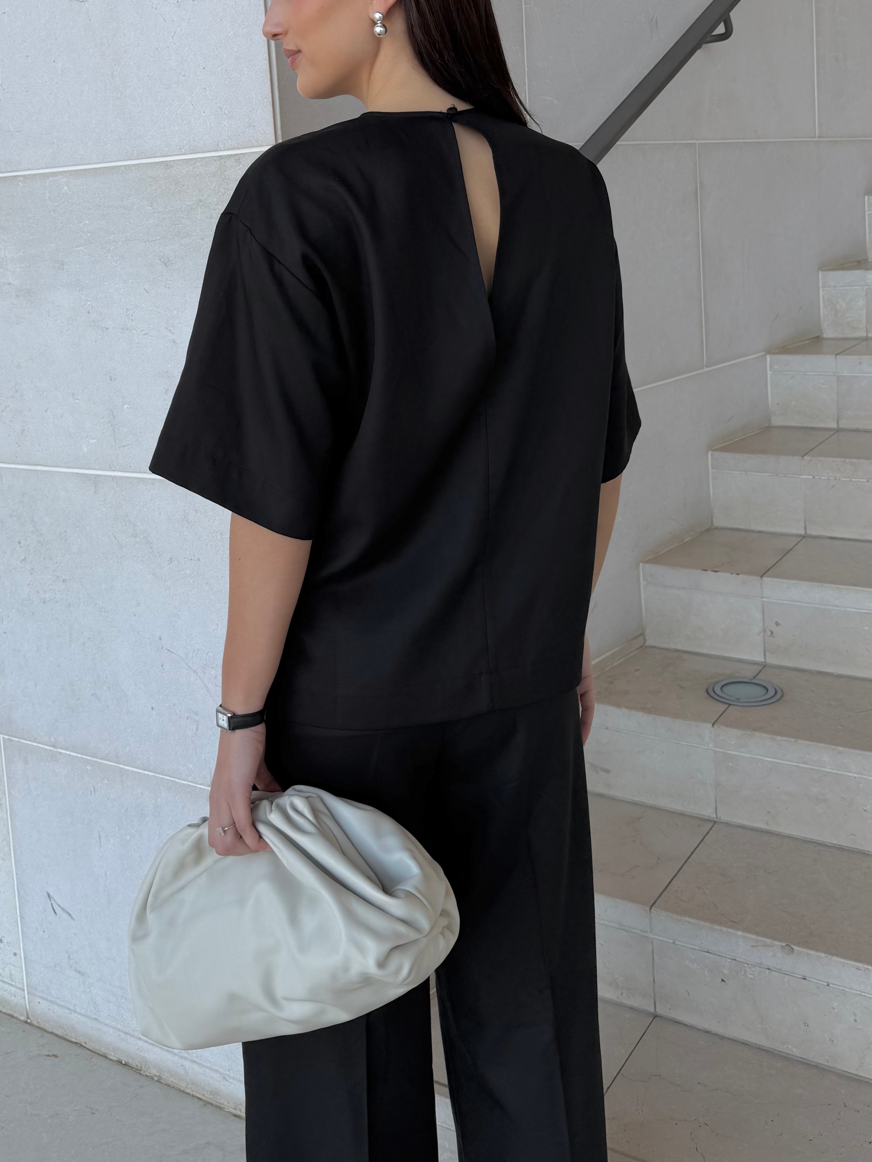 DEIA TEE | black