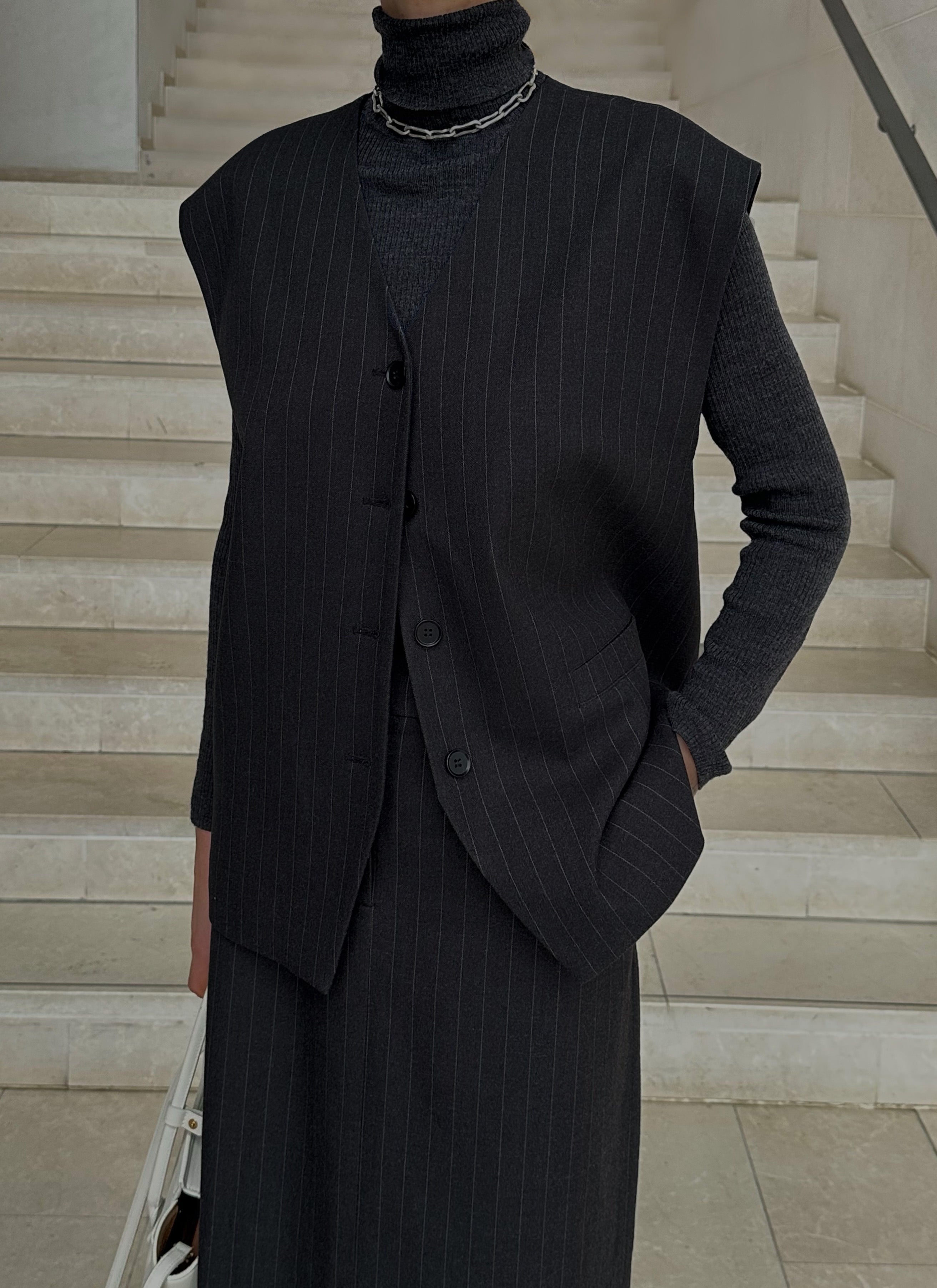 MAEVE VEST | striped dark grey