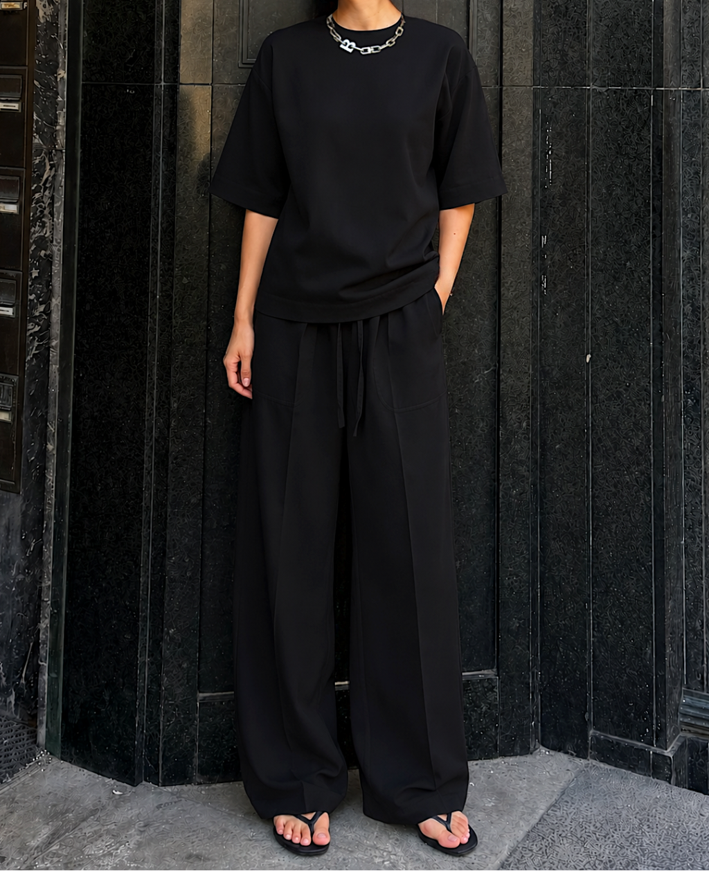 DEIA TEE | black