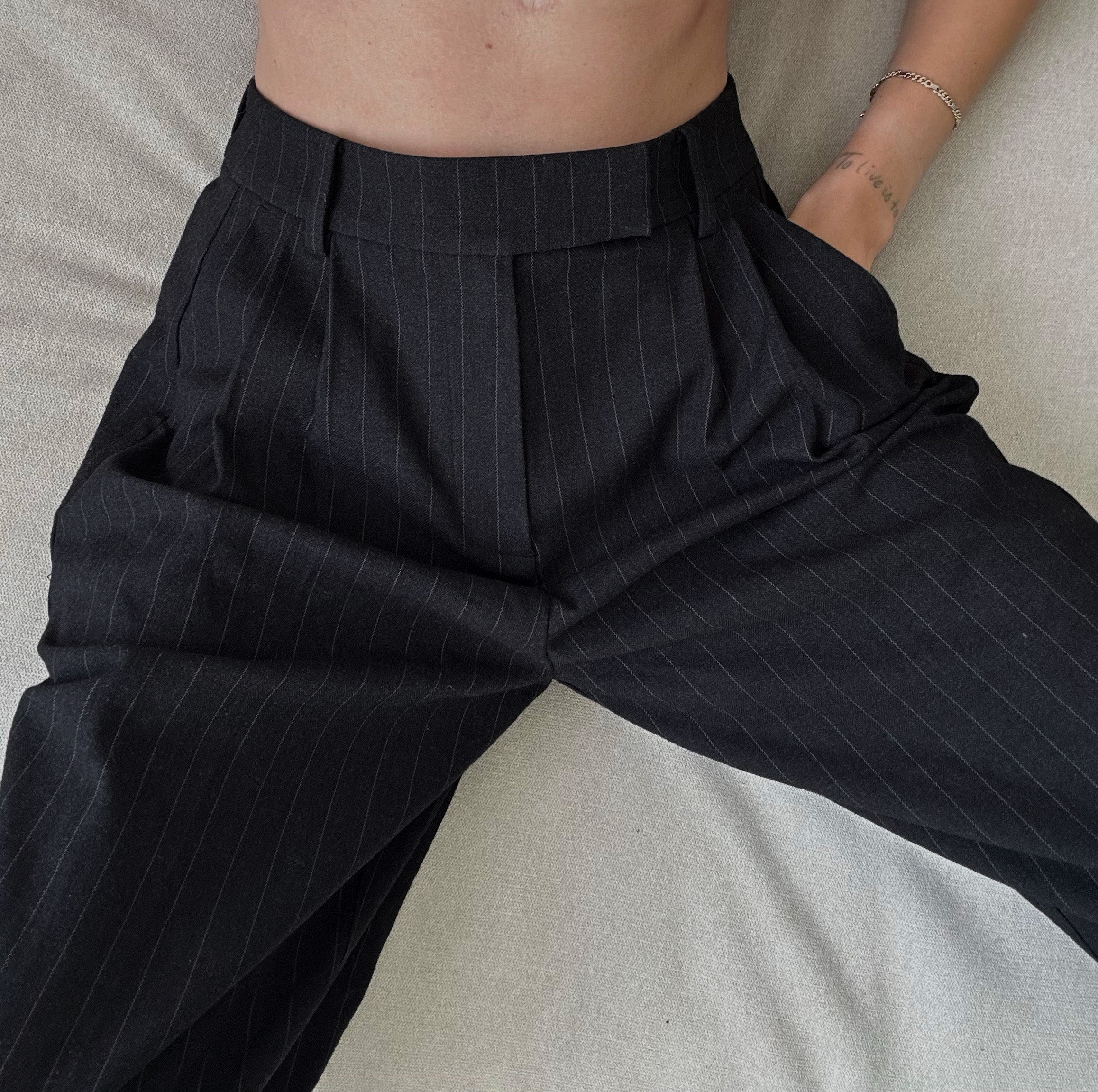 MAEVE PANTS | pin striped dark grey