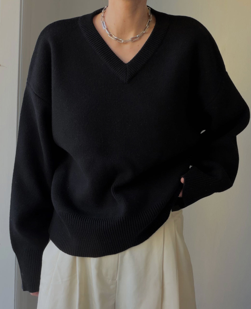 SADE V-NECK SWEATER | black